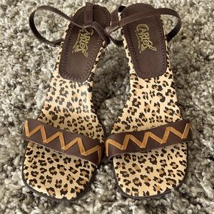 Carlos Santana brown/tan heeled sandals sz8